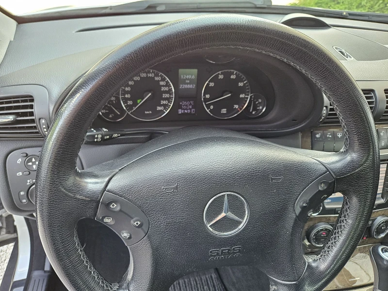 Mercedes-Benz C 350 AMG 4matic Facelift, снимка 8 - Автомобили и джипове - 50675533