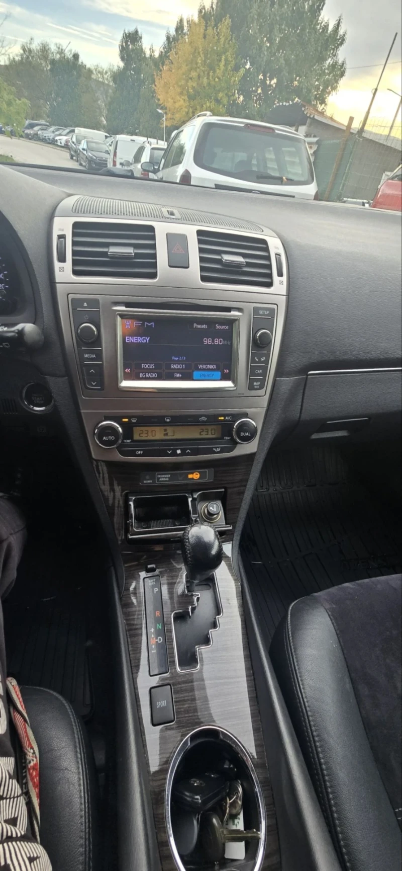 Toyota Avensis 2.2 d-cat, снимка 11 - Автомобили и джипове - 52289784