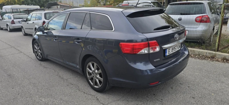 Toyota Avensis 2.2 d-cat, снимка 4 - Автомобили и джипове - 52289784