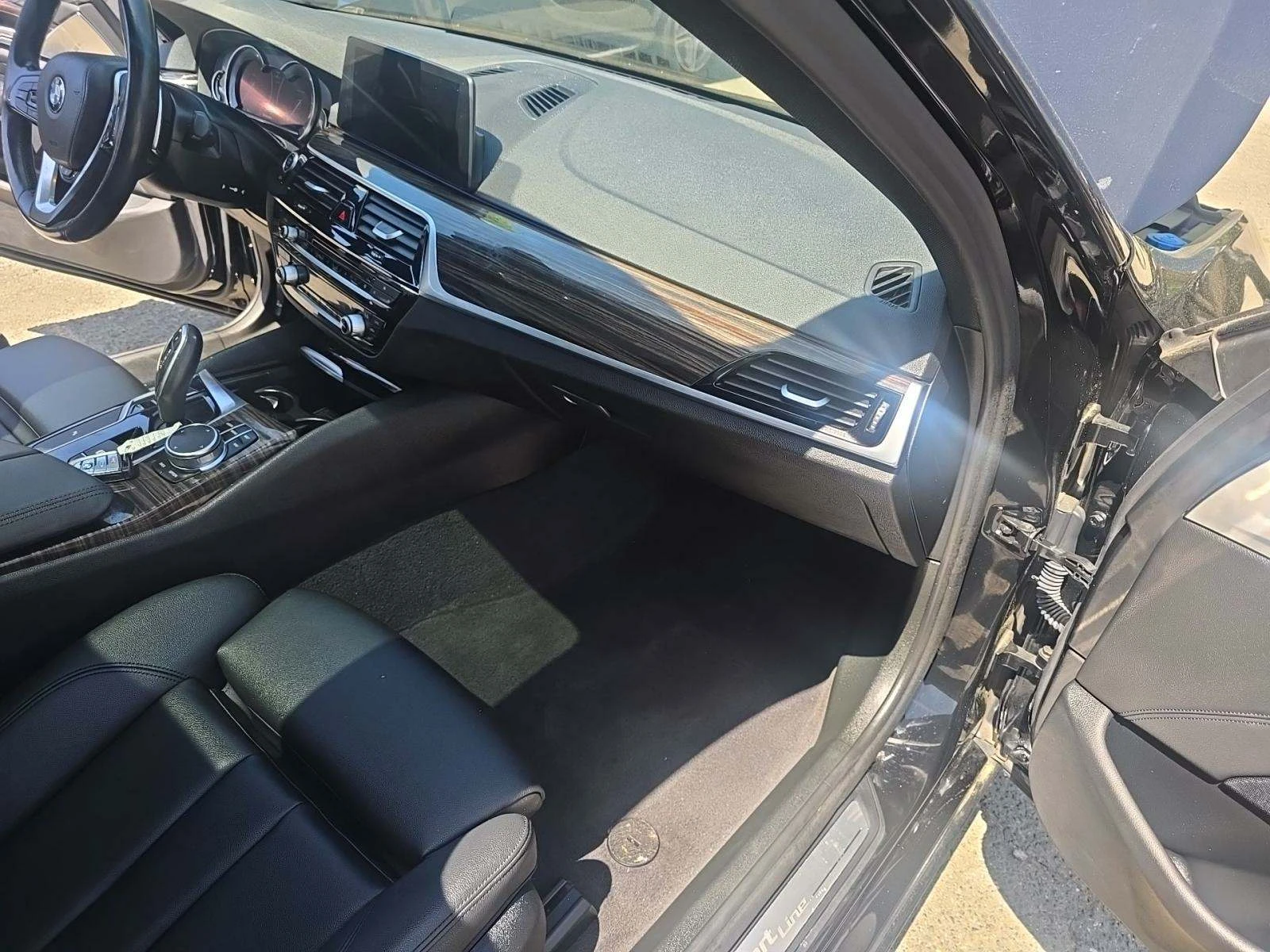 BMW 530 xDrive ЦЕНА ДО БГ* CARFAX* ОПЦИЯ ЗА ФИНАНСИРАНЕ*  - изображение 5