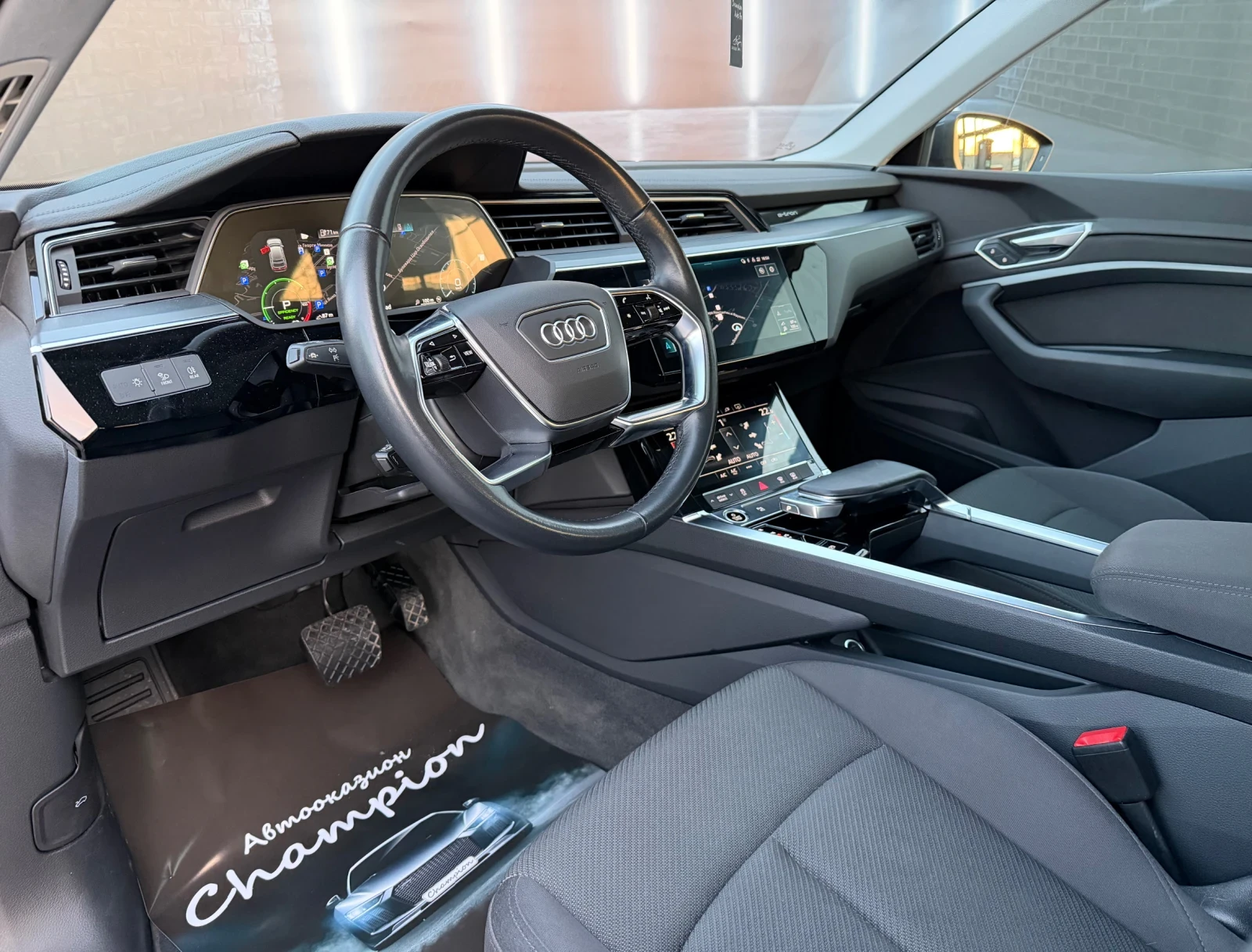 Audi E-Tron 45000км - изображение 7