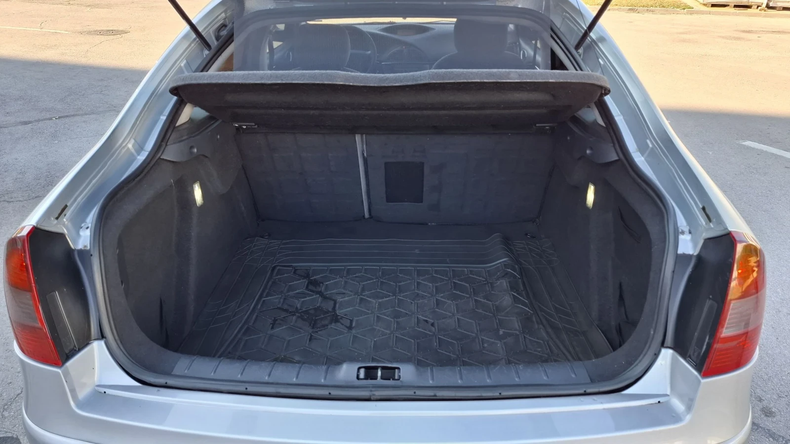 Citroen C5 2.0HDi, снимка 14 - Автомобили и джипове - 54014515