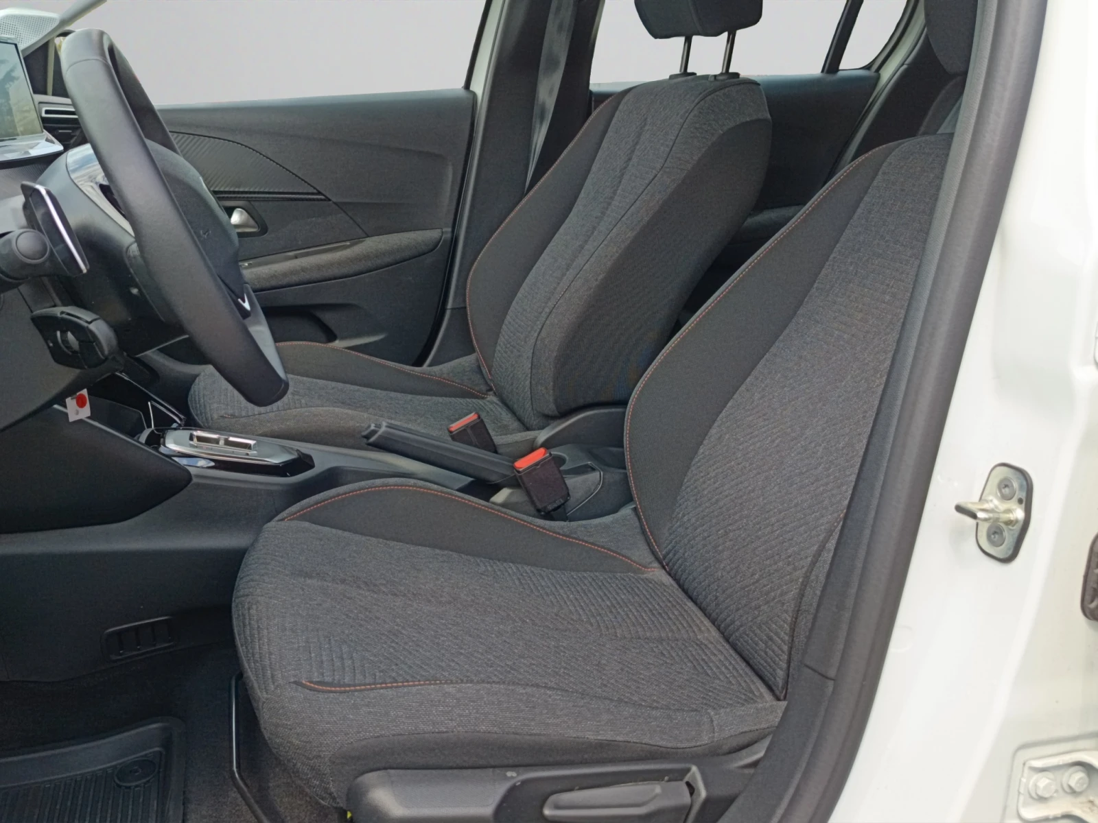 Peugeot 208 STYLE, снимка 13 - Автомобили и джипове - 54561437