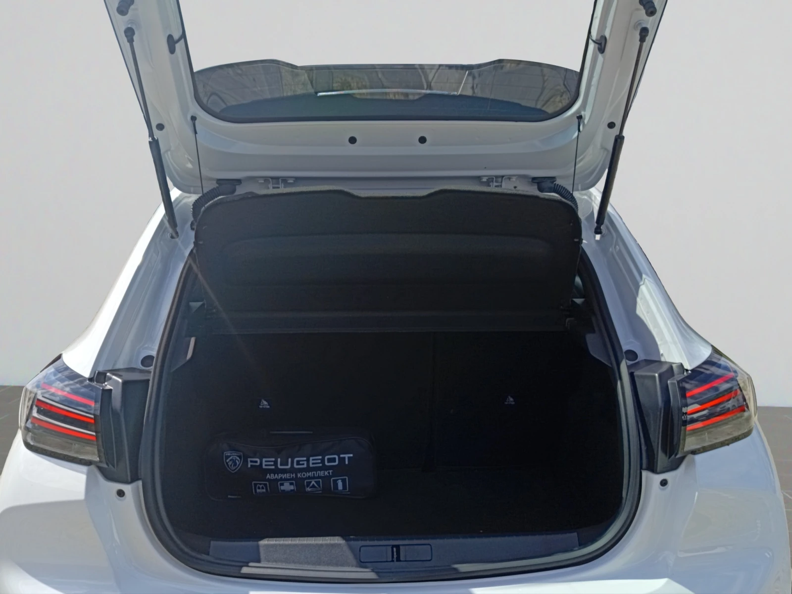 Peugeot 208 STYLE, снимка 15 - Автомобили и джипове - 54561437