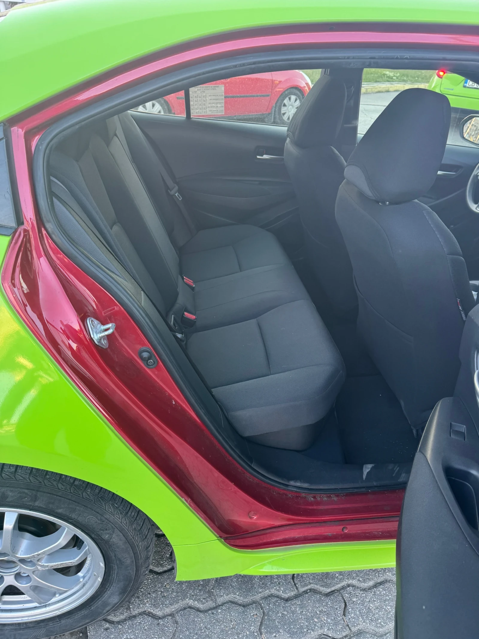 Toyota Corolla Хибрид, снимка 7 - Автомобили и джипове - 54778318