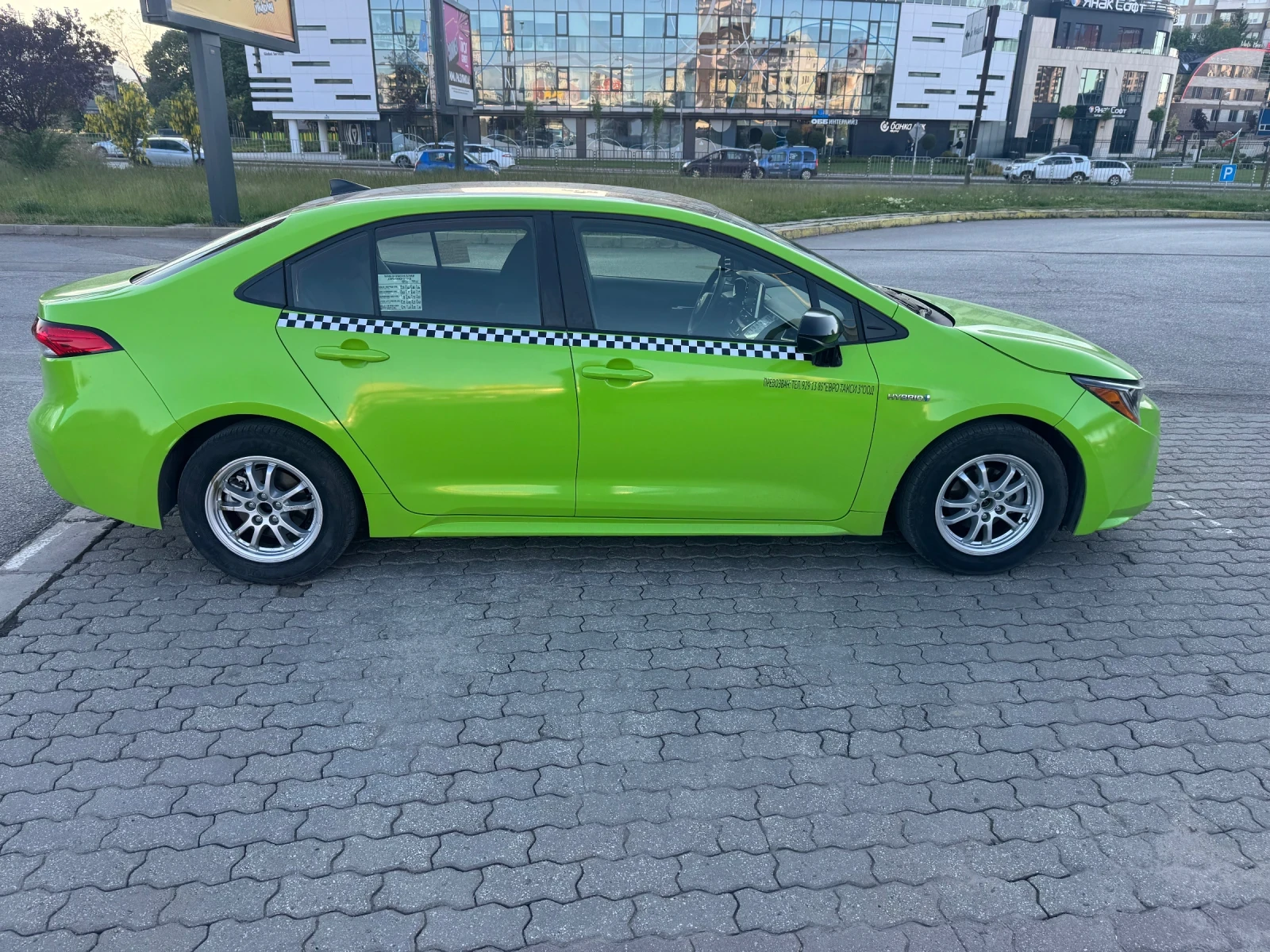 Toyota Corolla Хибрид, снимка 3 - Автомобили и джипове - 54778318