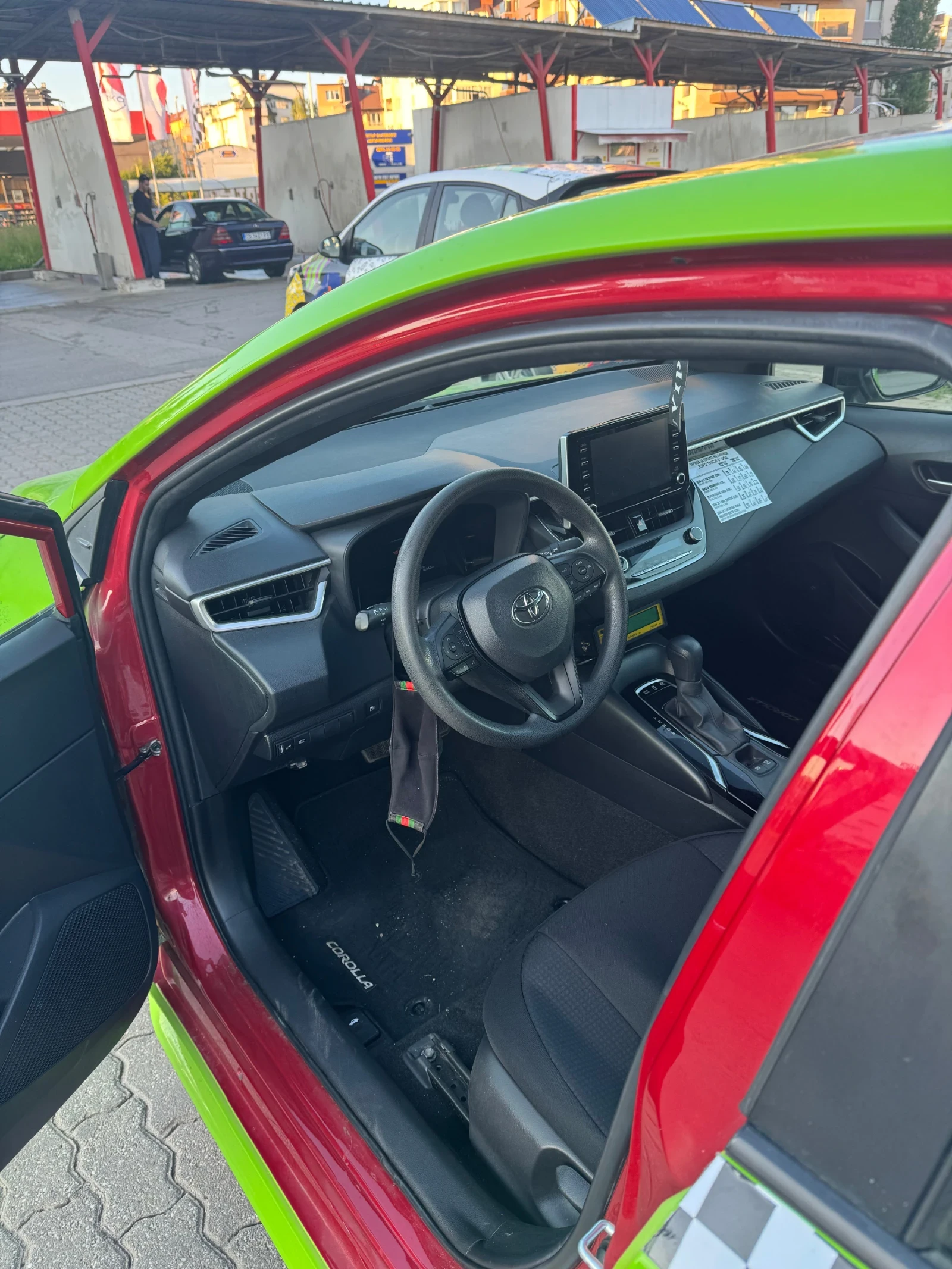 Toyota Corolla Хибрид, снимка 5 - Автомобили и джипове - 54778318