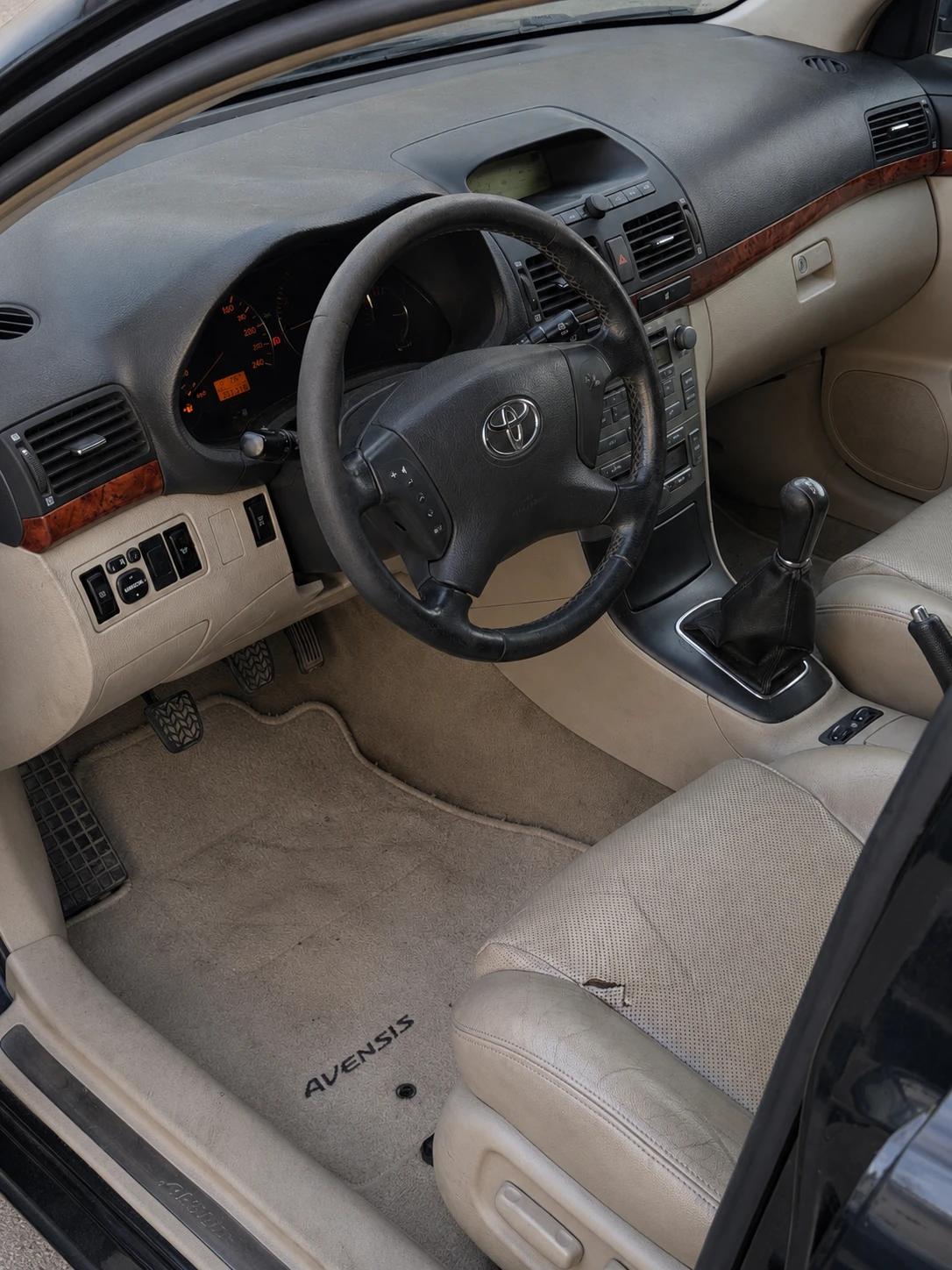 Toyota Avensis 2.0 D4-Бензин-147кс-Кожа-Ел Седалки-Климатроник, снимка 11 - Автомобили и джипове - 54787761