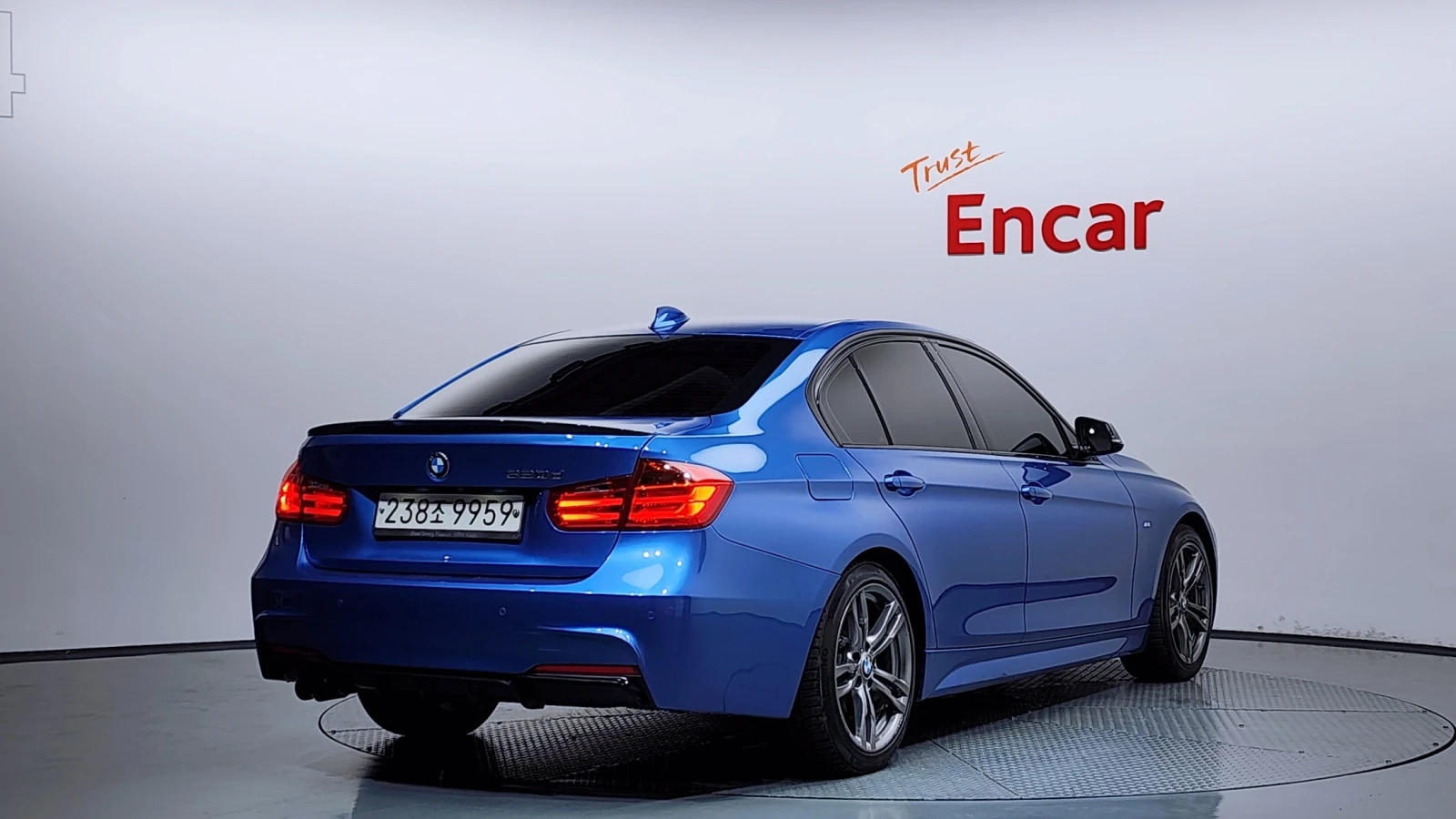BMW 320 320d M Performance Edition | HUD | Панорама | Каме, снимка 2 - Автомобили и джипове - 54859842