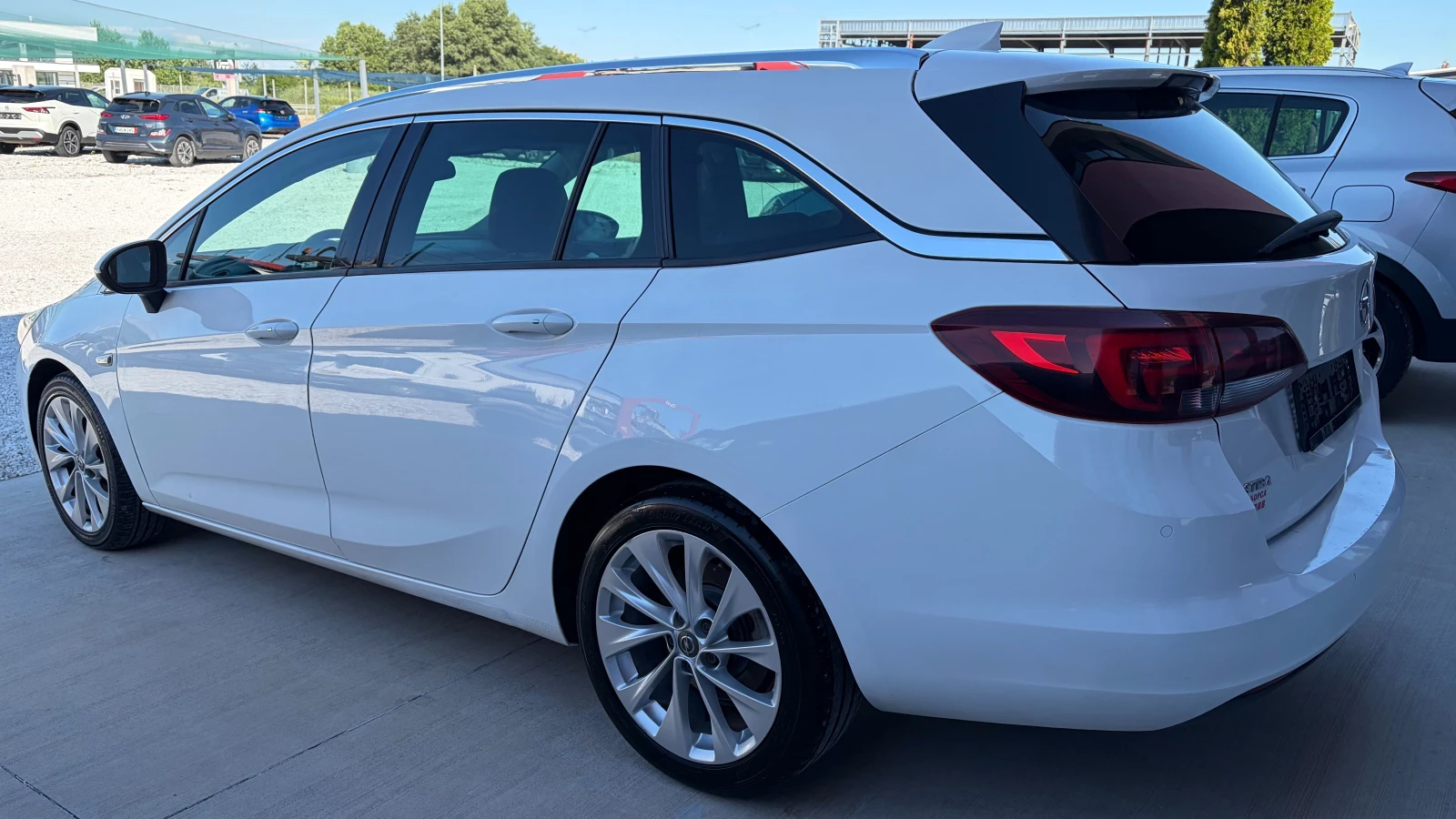 Opel Astra 1.6 CDTI, снимка 6 - Автомобили и джипове - 55274594