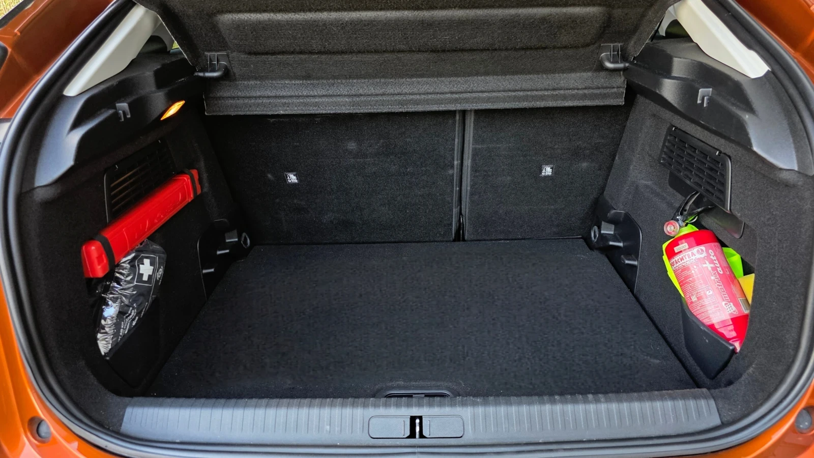 Citroen C4 1.5 BlueHDI 130kc EAT8 Automatic, снимка 14 - Автомобили и джипове - 55300189
