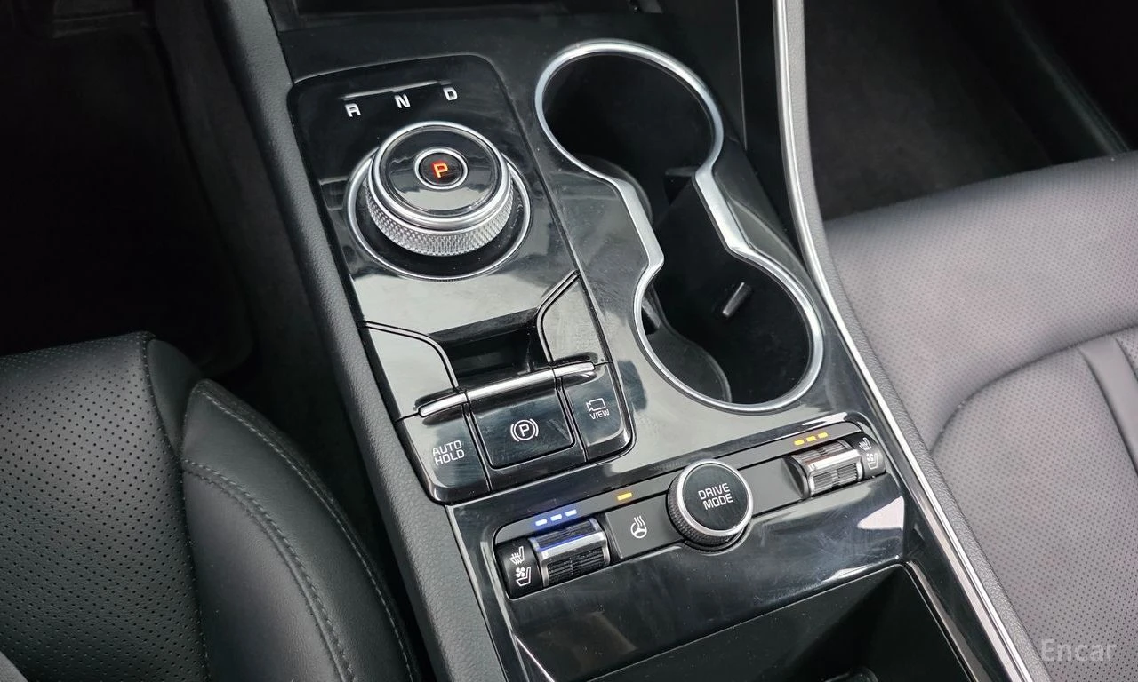 Kia K5 2.0 Prestige* DISTRONIC* ПОДГРЕВ* ОБДУХВАНЕ* КАМЕР, снимка 13 - Автомобили и джипове - 55309482