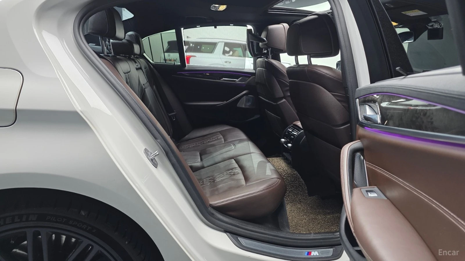 BMW 540 xDrive* M PACK* 360* HUD* DISTRO* H/K, снимка 8 - Автомобили и джипове - 55459735