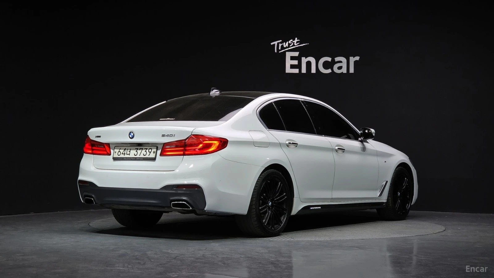 BMW 540 xDrive* M PACK* 360* HUD* DISTRO* H/K, снимка 2 - Автомобили и джипове - 55459735