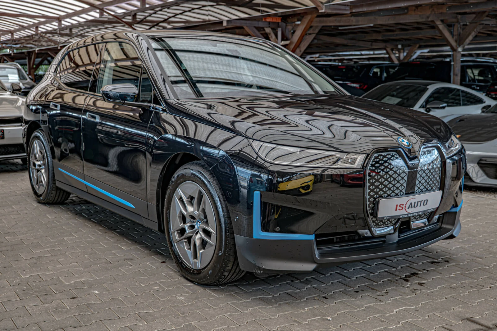 BMW iX xDrive 50/Harman Kardon/HuD/Камера 360/Амбиент/Las, снимка 2 - Автомобили и джипове - 55668248