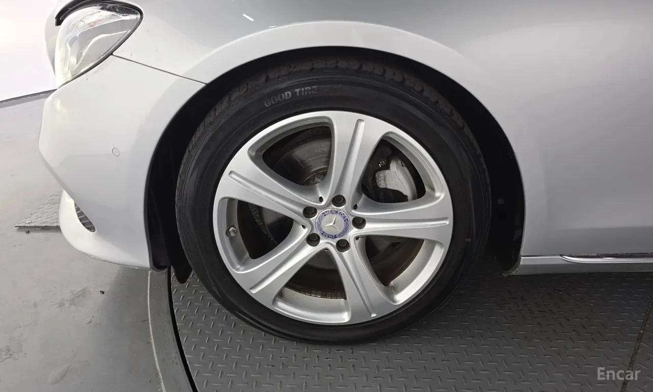 Mercedes-Benz E 220 d Avantgarde* ШИБИДАХ* ПОДГРЕВИ* КАМЕРА* , снимка 5 - Автомобили и джипове - 55898380