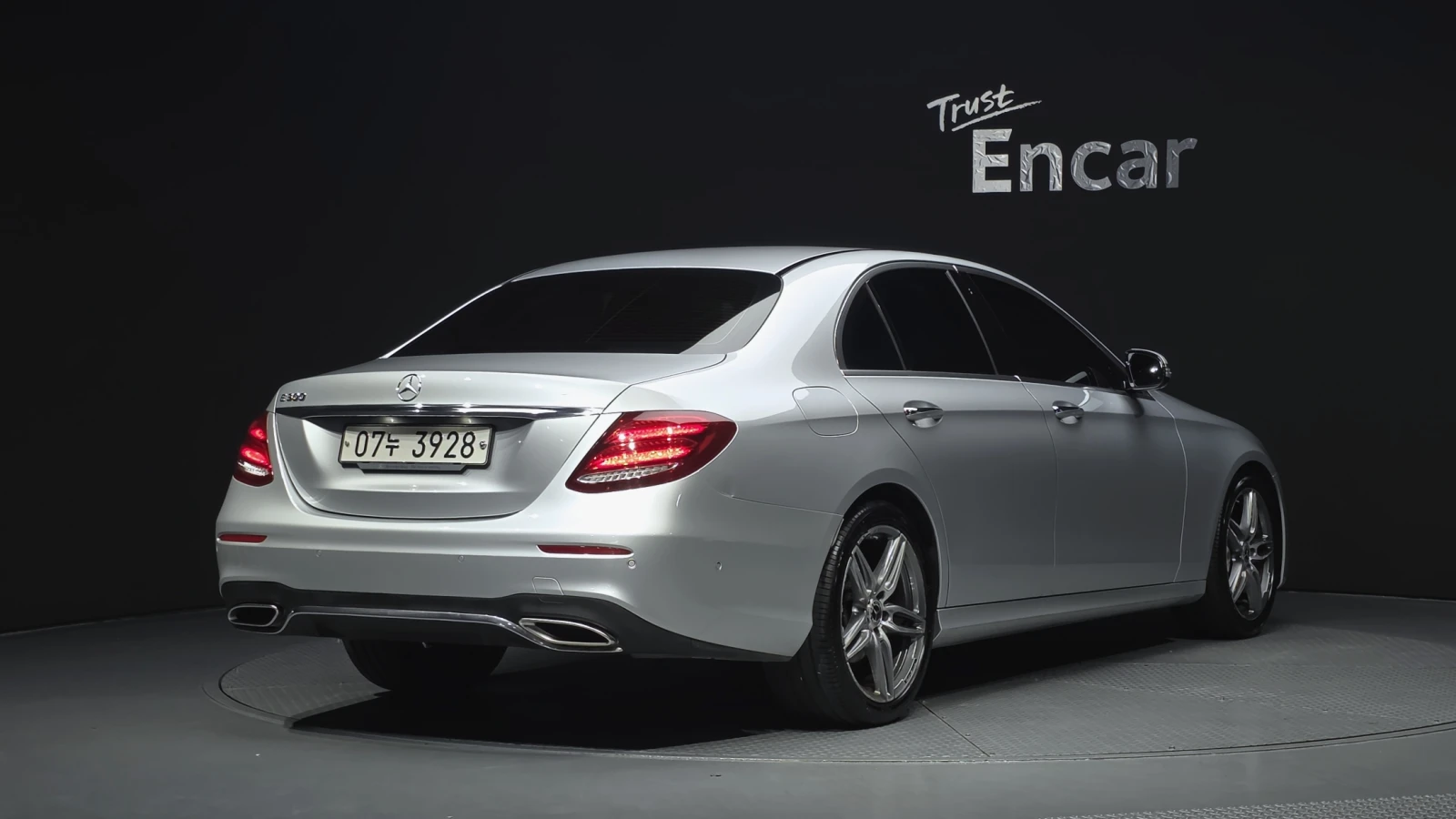 Mercedes-Benz E 300 * AMG LINE* FULL MAX * КРАЙНА ЦЕНА* , снимка 2 - Автомобили и джипове - 55940088