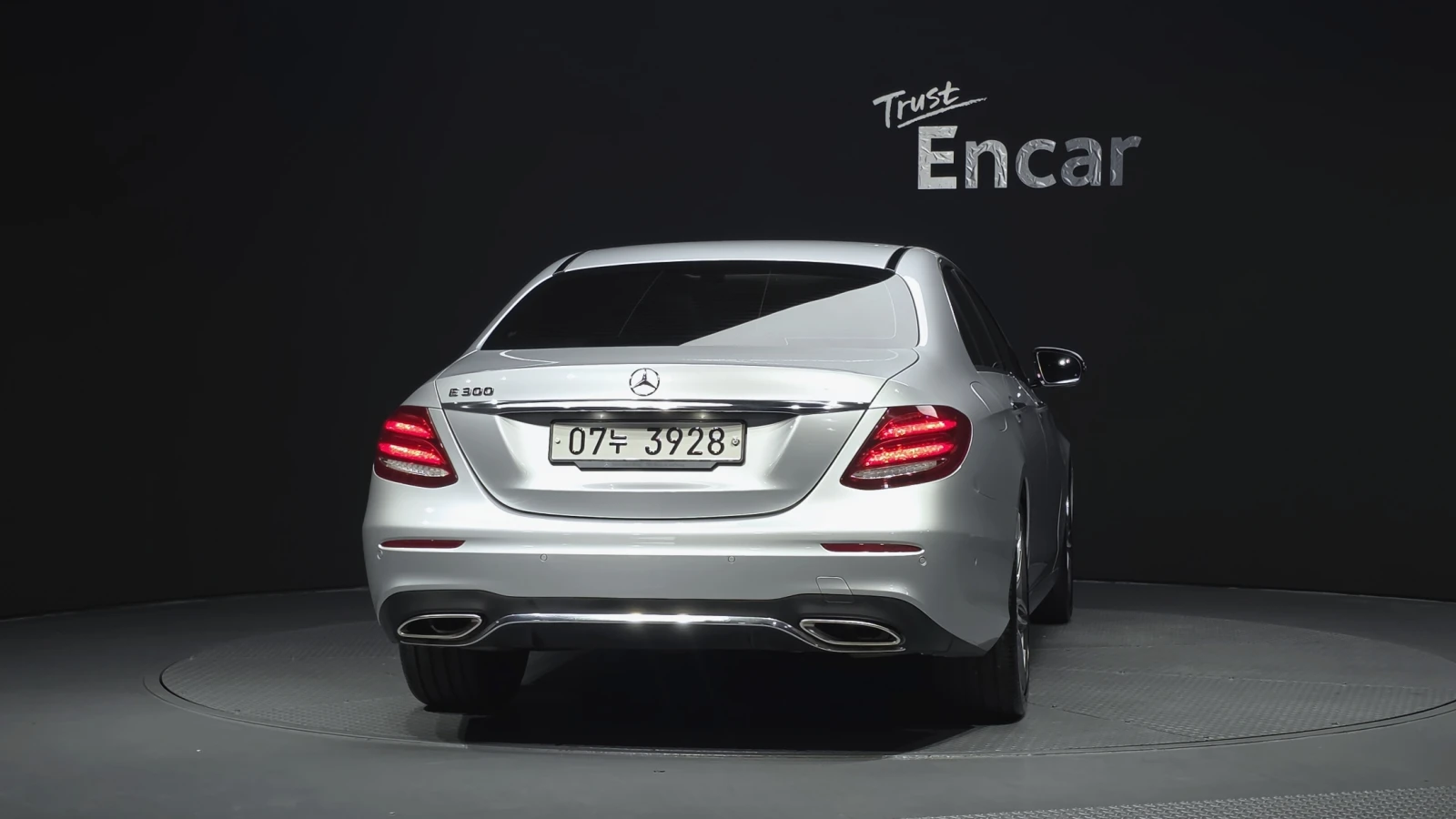 Mercedes-Benz E 300 * AMG LINE* FULL MAX * КРАЙНА ЦЕНА* , снимка 4 - Автомобили и джипове - 55940088