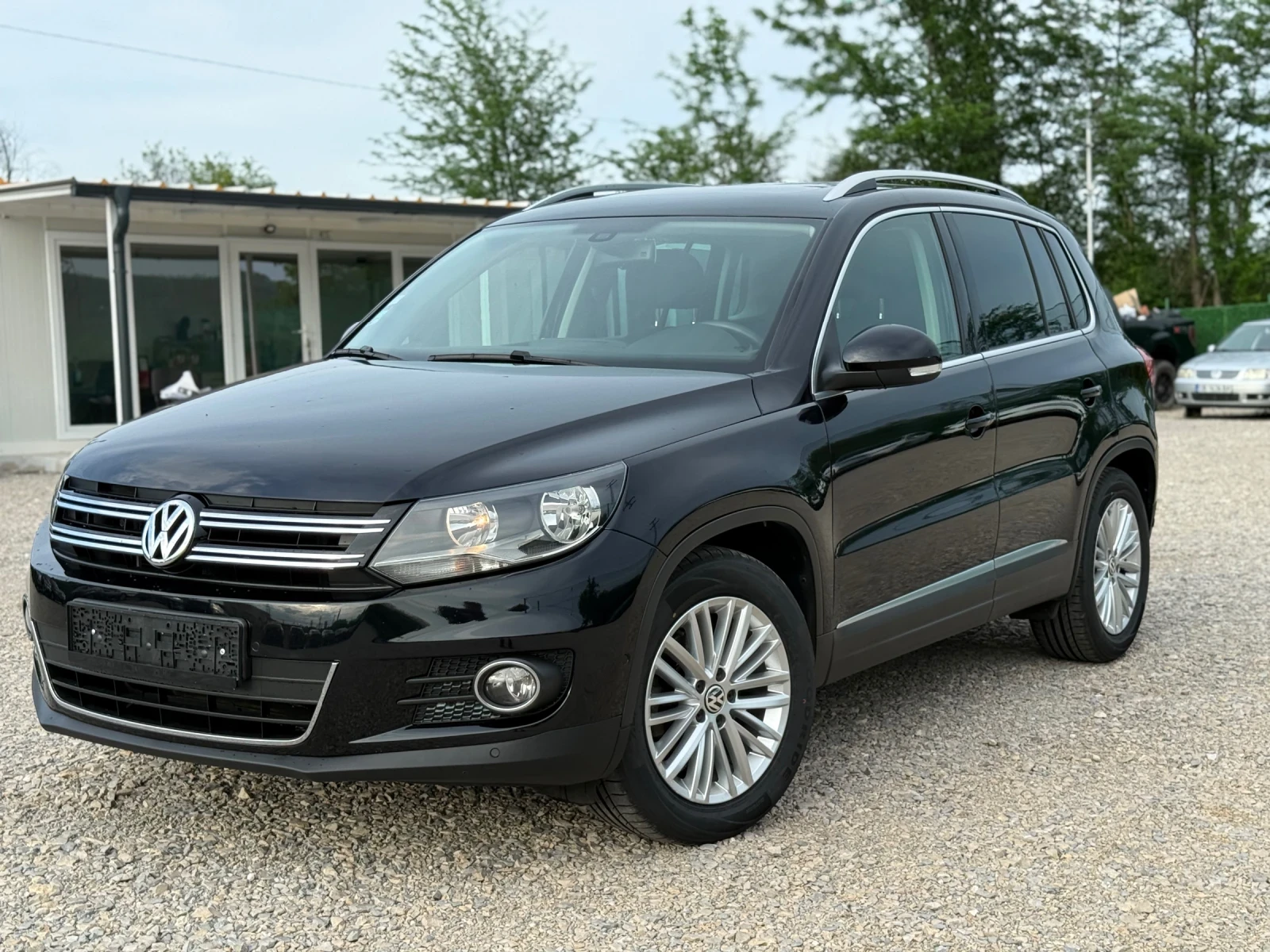 VW Tiguan 2.0tdi Нави, панорама 120000км КАТО НОВ! - изображение 2