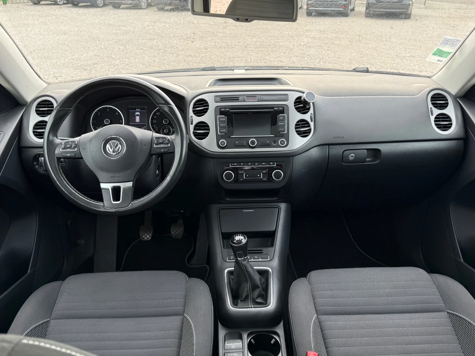 VW Tiguan 2.0tdi Нави, панорама 120000км КАТО НОВ! - изображение 8