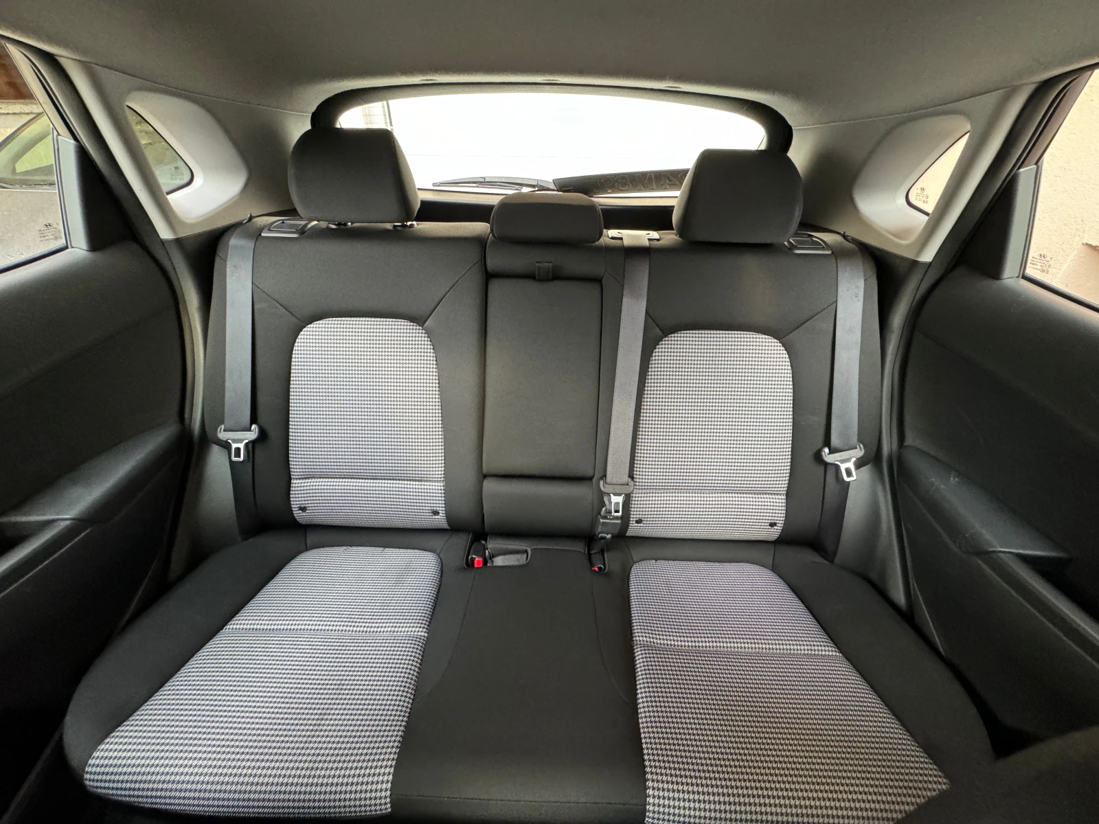 Hyundai Kona 2.0 Бензин Автомат 4x4 - изображение 10