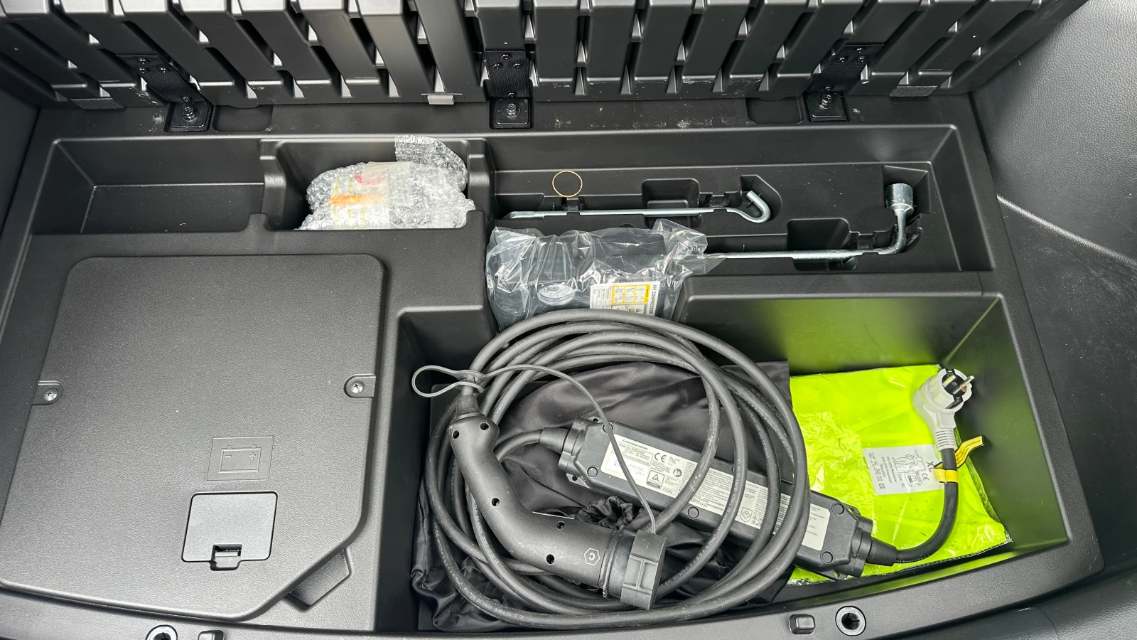 Mitsubishi Eclipse Cross 2.4 PlugInHybrid 4x4 от първи собственик, снимка 11 - Автомобили и джипове - 54080930