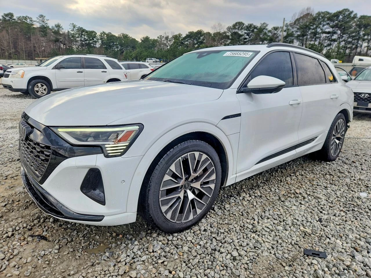 Audi Q8 E-TRON PRESTIGE| MATRIX| DISTRINIC| 360, снимка 3 - Автомобили и джипове - 54085295