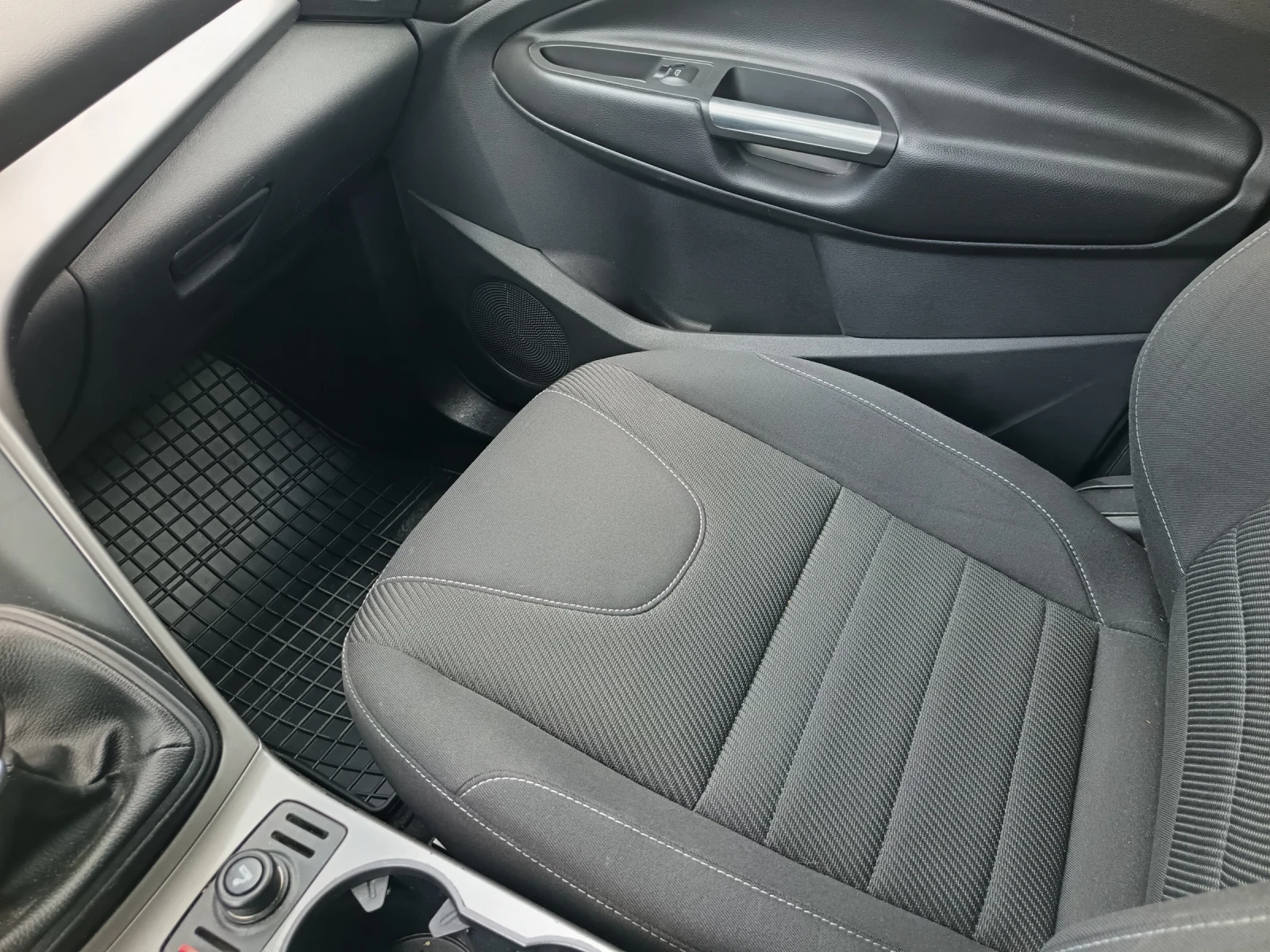 Ford Kuga 2.0, снимка 10 - Автомобили и джипове - 54383125