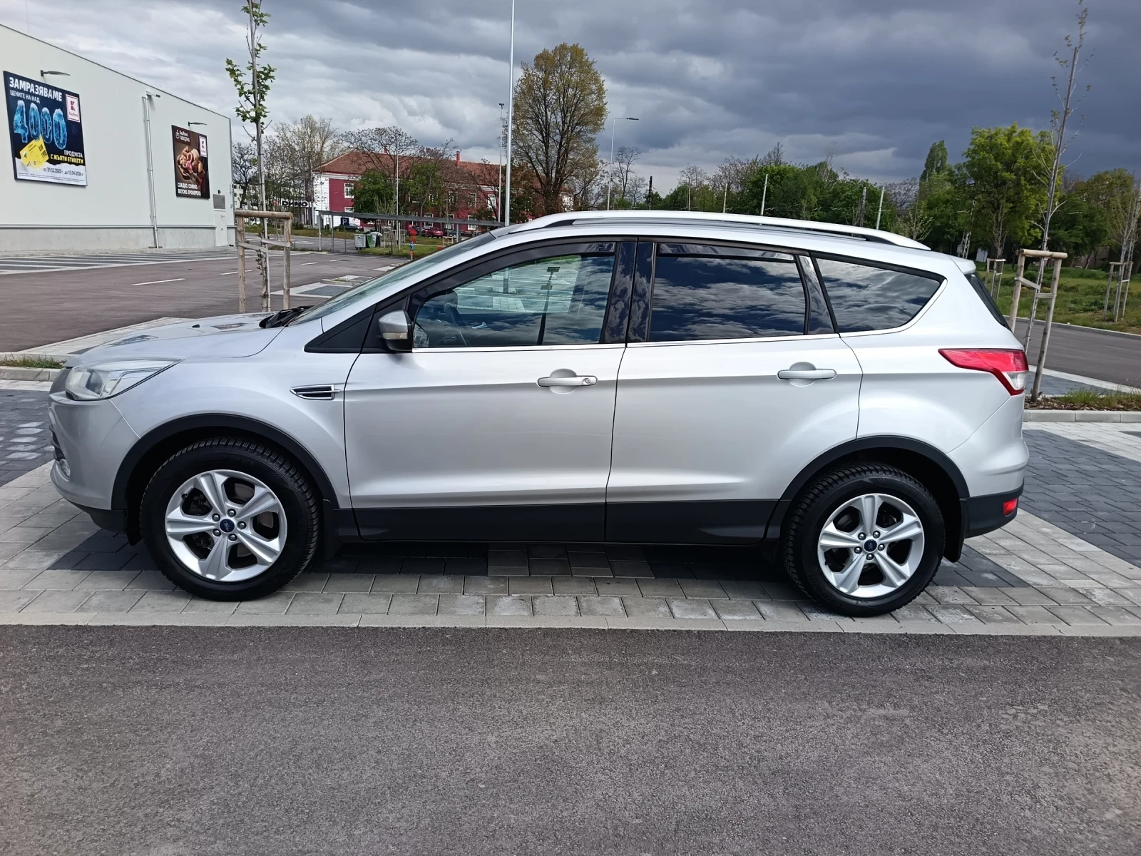 Ford Kuga 2.0, снимка 3 - Автомобили и джипове - 54383125