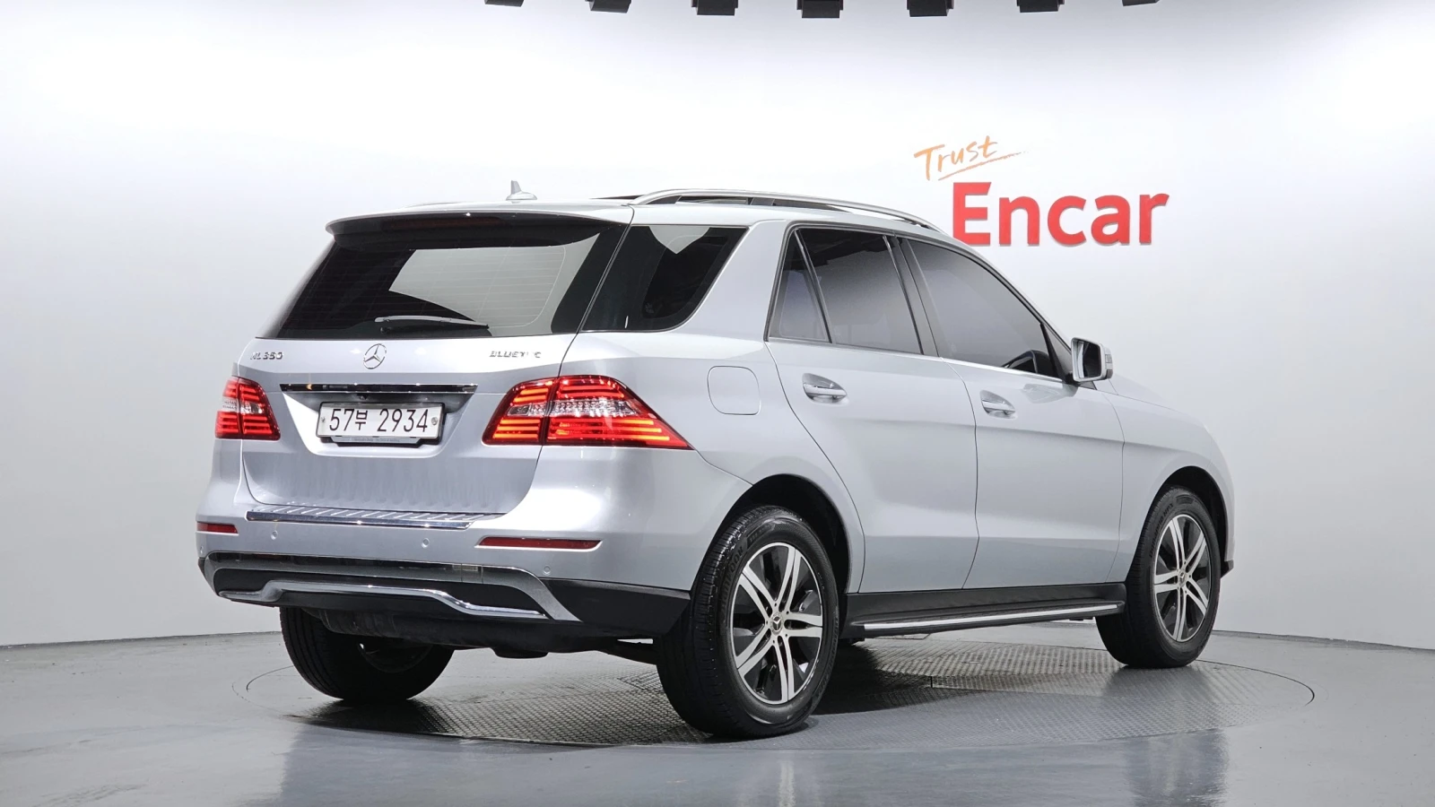 Mercedes-Benz ML 350 | АВТОФИНАНСИРАНЕ | ФИКСИРАНА ЦЕНА ДО БЪЛГАРИЯ, снимка 3 - Автомобили и джипове - 55287853