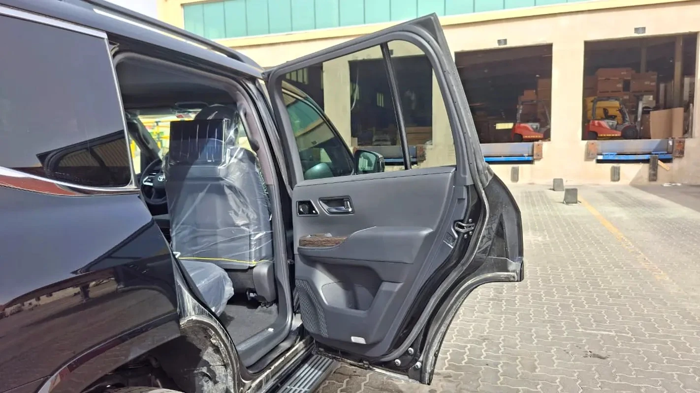 Toyota Land cruiser 300 VXR 3.5 TT, снимка 5 - Автомобили и джипове - 55980517
