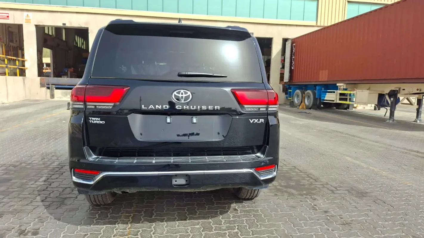 Toyota Land cruiser 300 VXR 3.5 TT, снимка 8 - Автомобили и джипове - 55980517