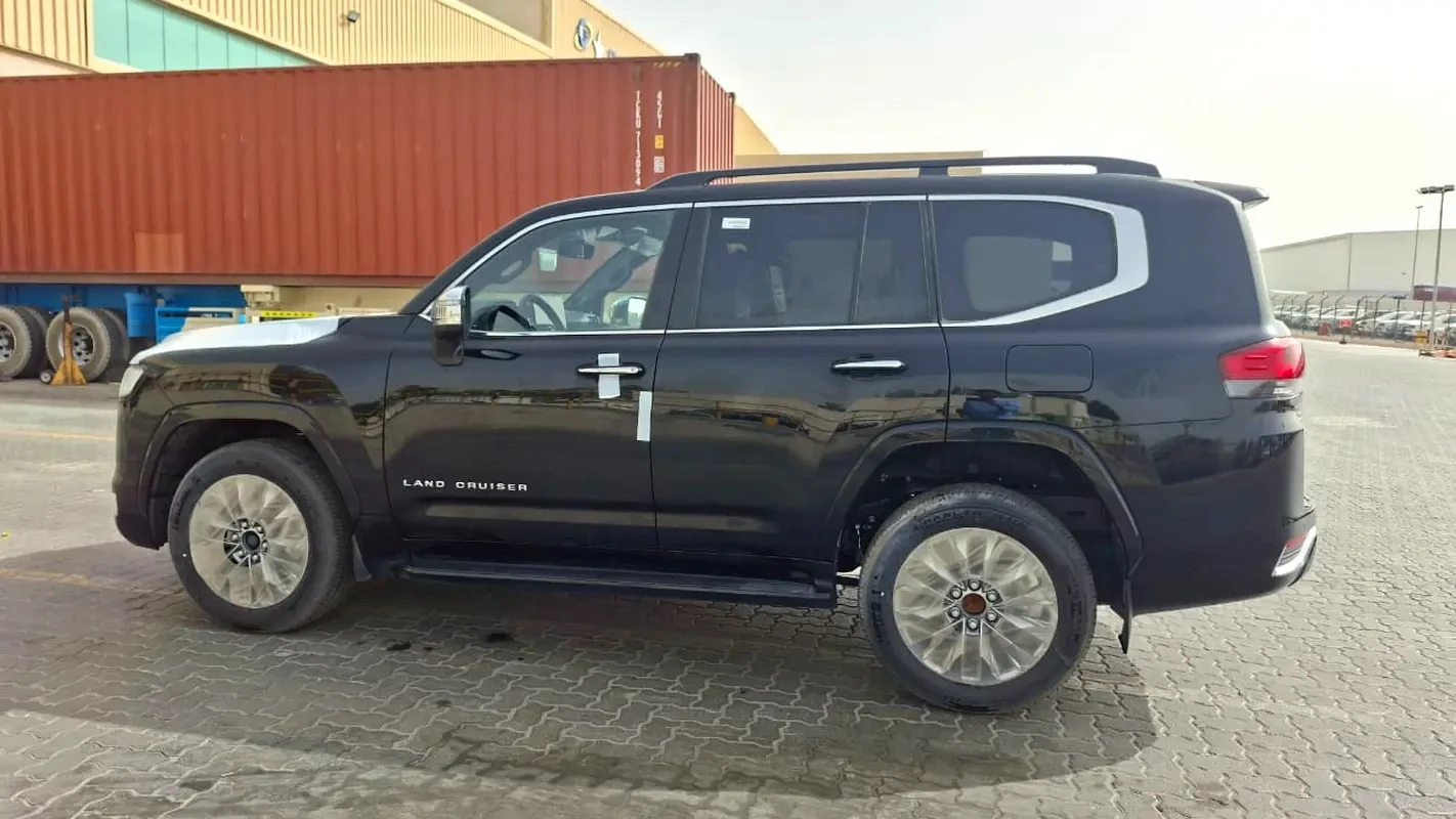 Toyota Land cruiser 300 VXR 3.5 TT, снимка 15 - Автомобили и джипове - 55980517