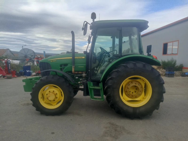 Трактор John Deere 5093 Е, снимка 6 - Селскостопанска техника - 47455548