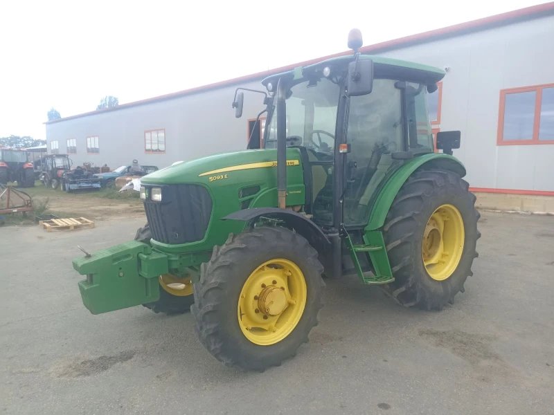 Трактор John Deere 5093 Е, снимка 3 - Селскостопанска техника - 47455548