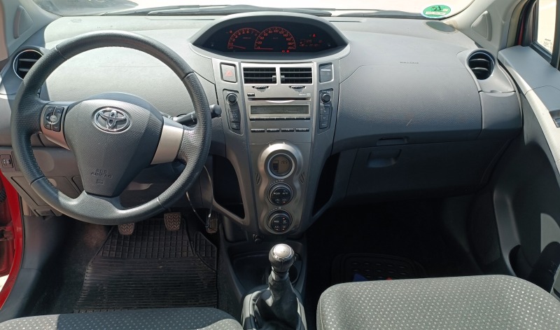 Toyota Yaris 1.33vvt-i Сервизна книжка, снимка 7 - Автомобили и джипове - 45472015