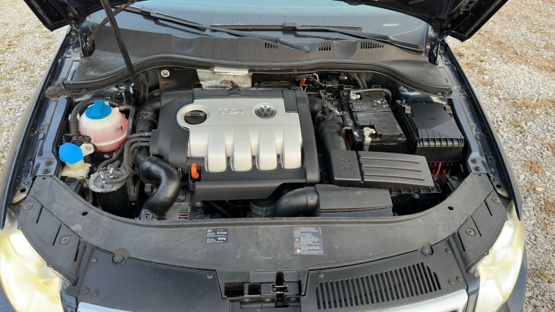 VW Passat 2.0tdi-кожа нави 6 скорости Италия, снимка 12 - Автомобили и джипове - 45936956