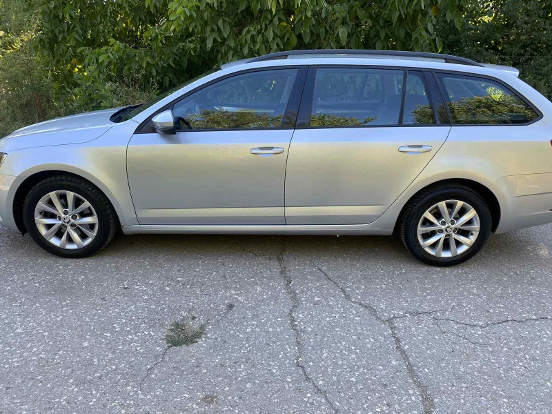 Skoda Octavia 2.0TDI 150к.с Серв.и-я, снимка 5 - Автомобили и джипове - 47462717