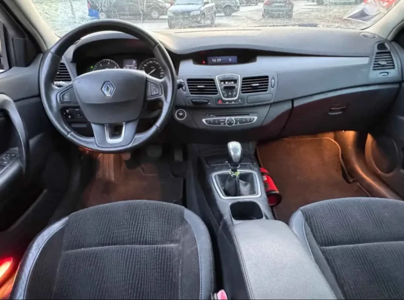 Renault Laguna, снимка 4 - Автомобили и джипове - 48632501