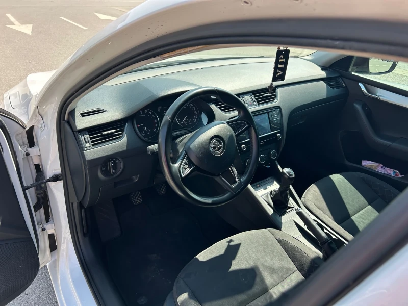 Skoda Octavia 1.6 TDI, снимка 10 - Автомобили и джипове - 51443909