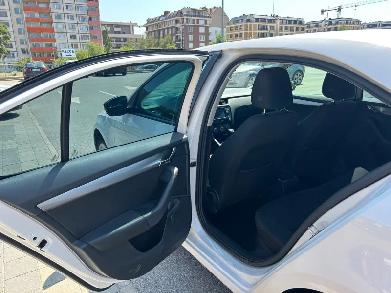 Skoda Octavia 1.6 TDI, снимка 15 - Автомобили и джипове - 51443909