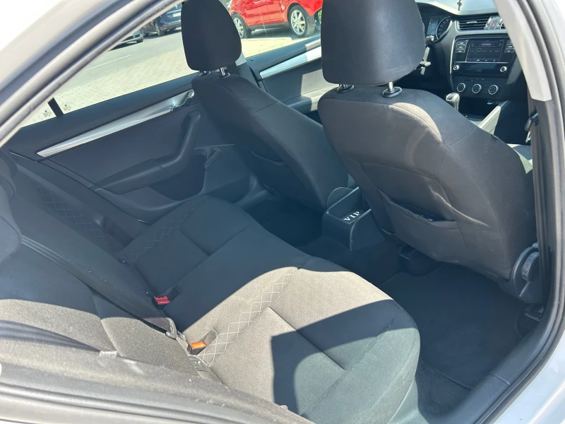Skoda Octavia 1.6 TDI, снимка 9 - Автомобили и джипове - 51443909