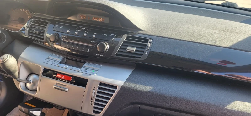 Honda Fr-v 1.7i Газ, снимка 7 - Автомобили и джипове - 52372183