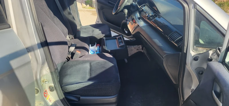 Honda Fr-v 1.7i Газ, снимка 8 - Автомобили и джипове - 52372183