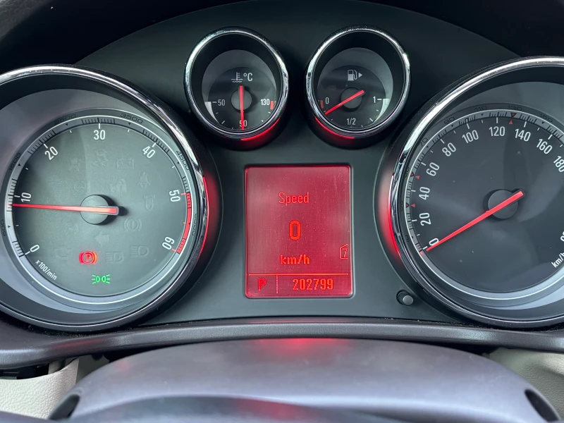 Opel Insignia 2.0 CDTI, снимка 6 - Автомобили и джипове - 53133079