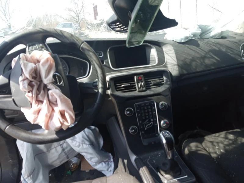 Volvo V40 2.0TDI TIP D4204T8, снимка 9 - Автомобили и джипове - 32154547