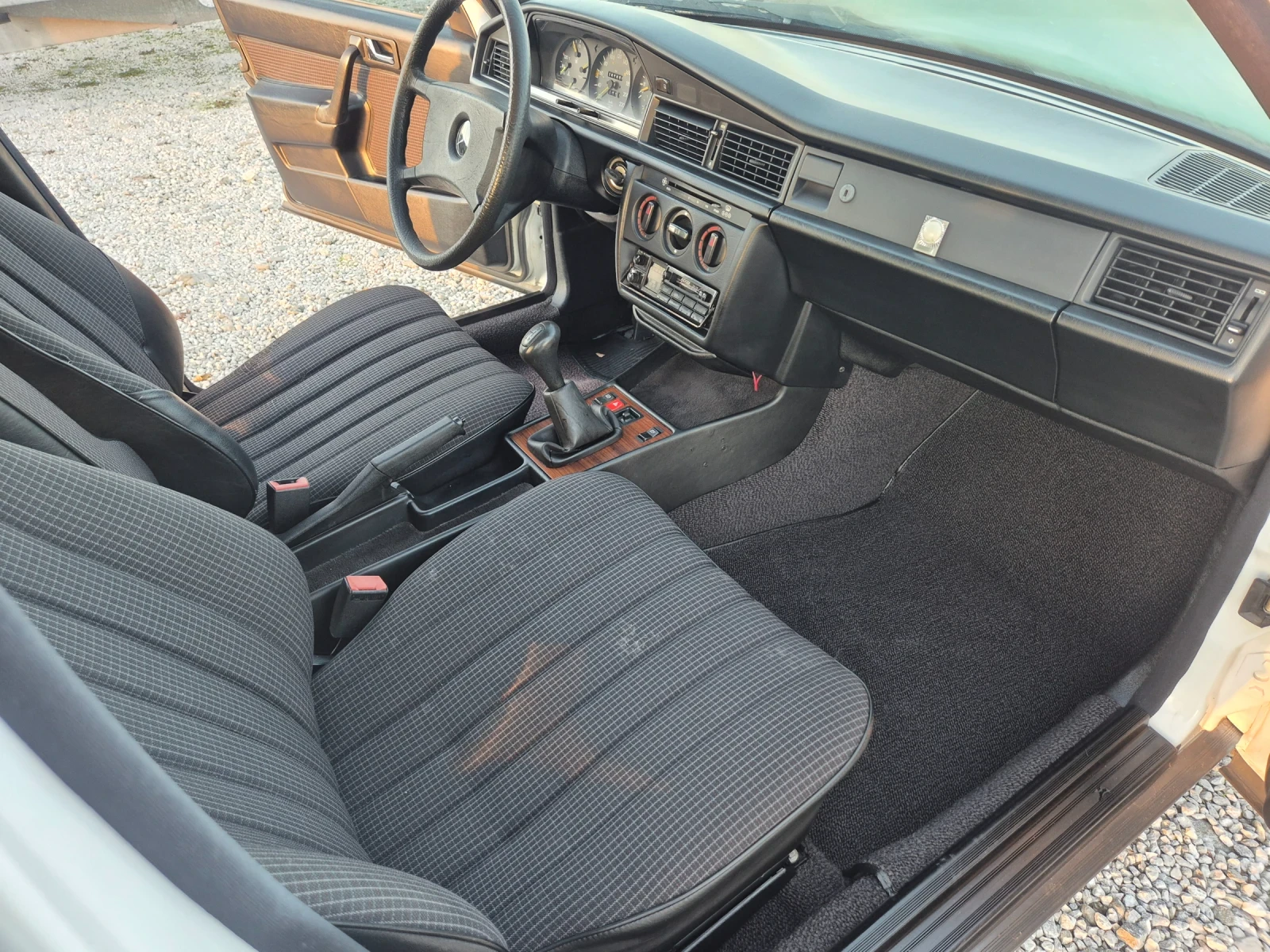 Mercedes-Benz 190 2.0i 122ps. - изображение 10