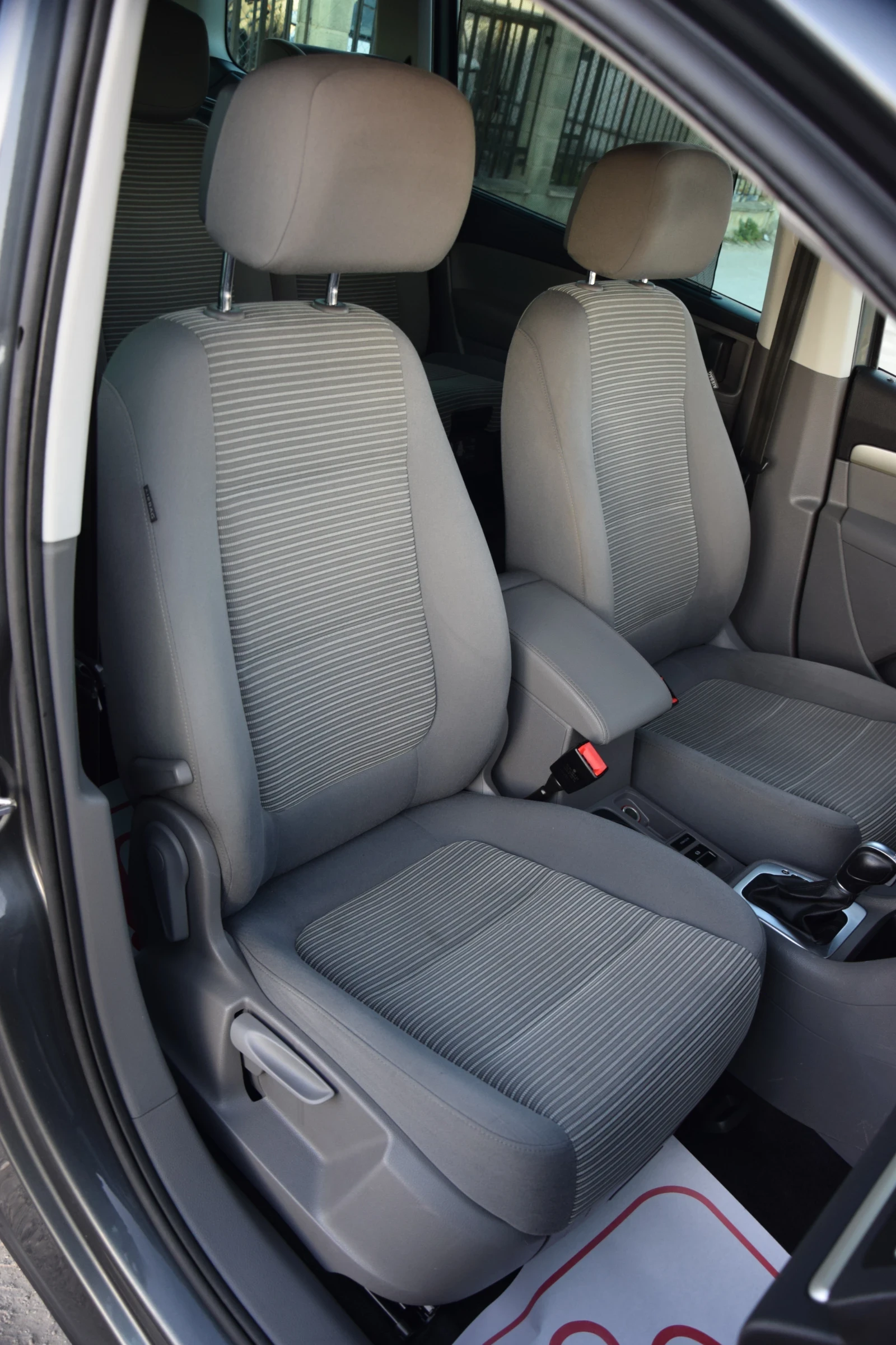 Seat Alhambra 2.0 TDI automatic 4 kids 7 места , снимка 11 - Автомобили и джипове - 53782517