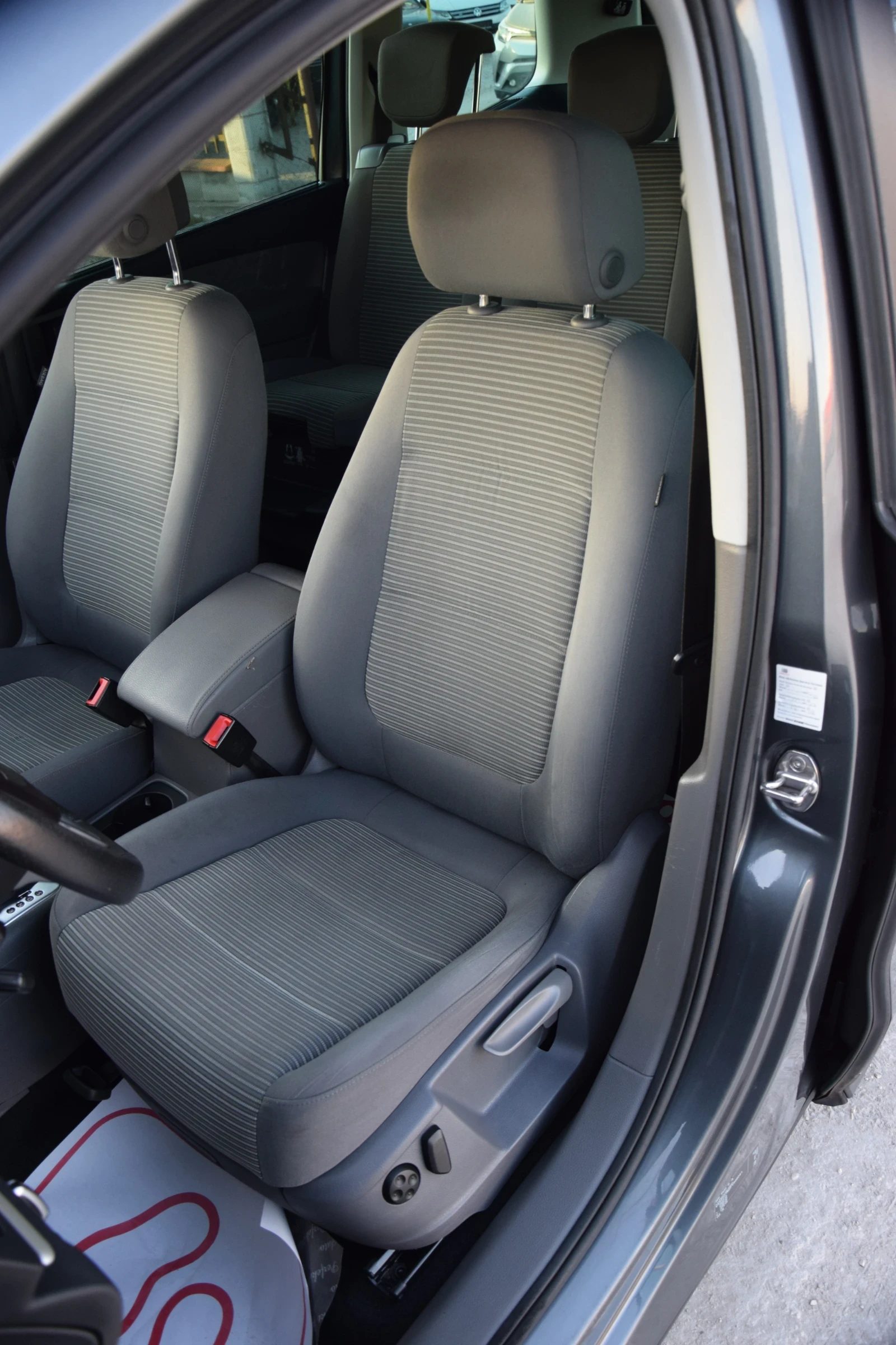 Seat Alhambra 2.0 TDI automatic 4 kids 7 места , снимка 9 - Автомобили и джипове - 53782517