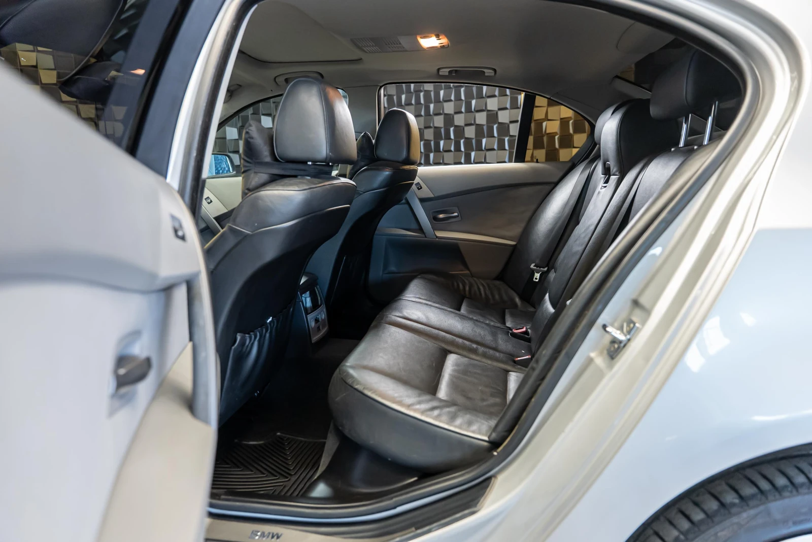 BMW 525 D, снимка 14 - Автомобили и джипове - 53810442